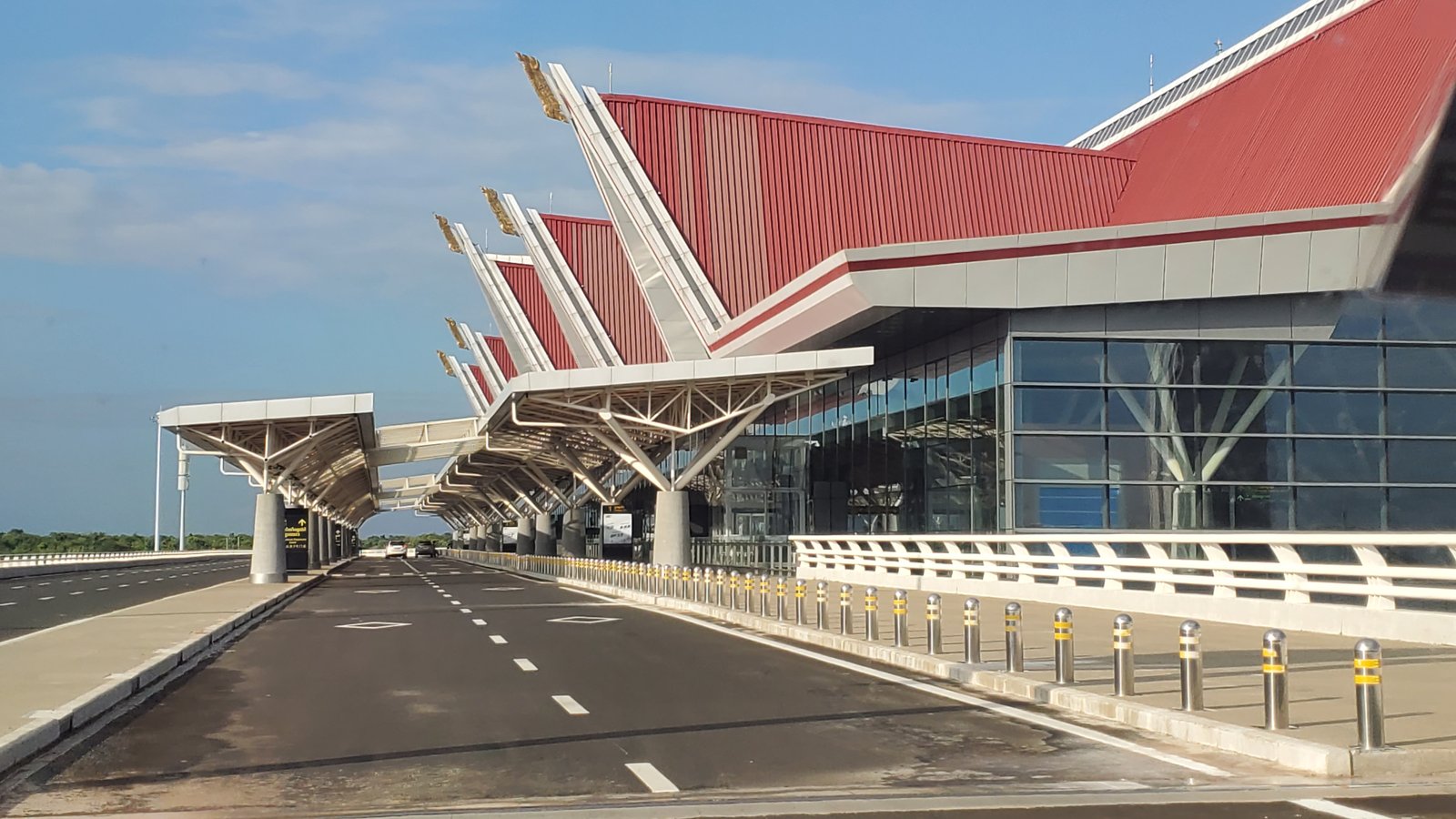 シエムリアップ空港から＋ベンメリア遺跡＋コーケー遺跡群＋シエムリアップホテルチェックイン